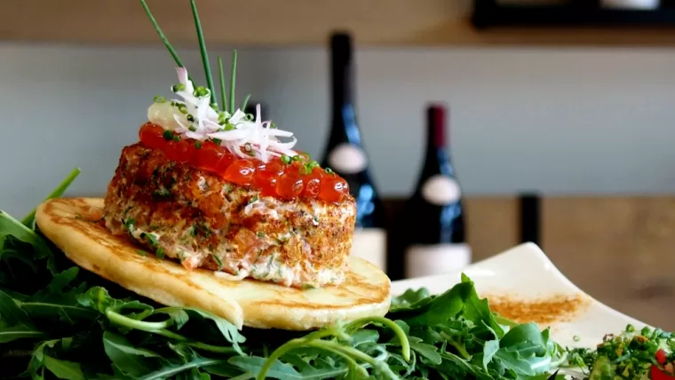 Tartare de Saumon Fumé , blinis , Pertuis, Saumoneraie Saint-Martin